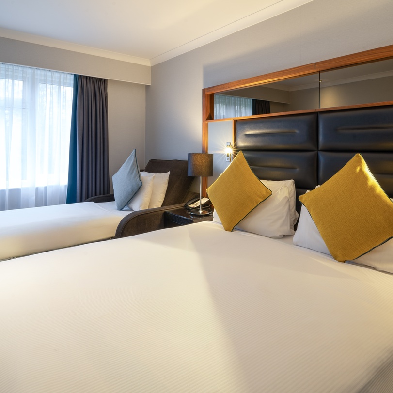 Felbridge - Gatwick Family Three Standard Felbridge - Gatwick Family Three Standard