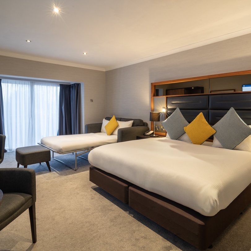 Felbridge - Gatwick Family Three Executive Felbridge - Gatwick Family Three Executive