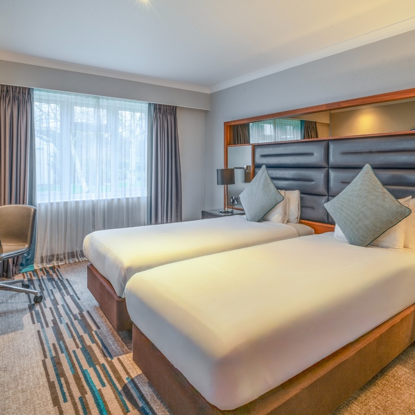 Felbridge - Gatwick Twin Standard Felbridge - Gatwick Twin Standard