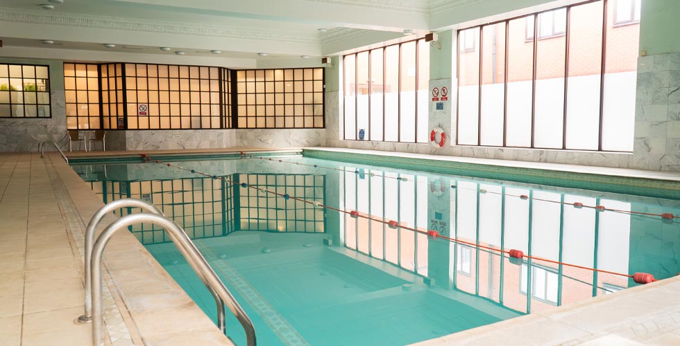 Royal Court Hotel Swimming Pool